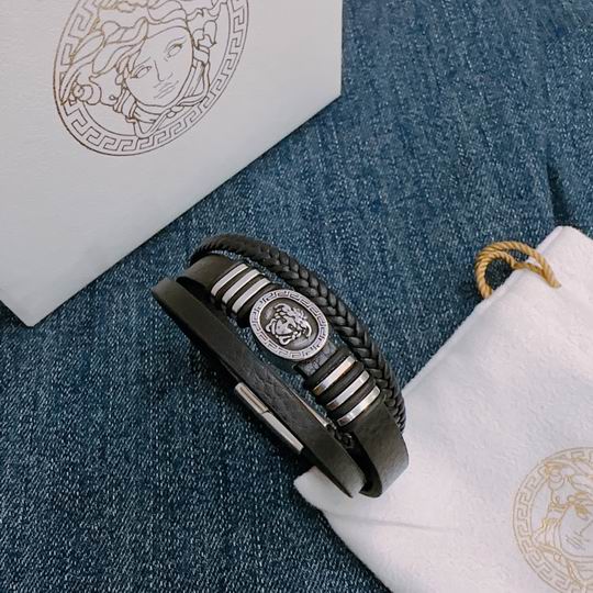 Versace bracelet lyh34